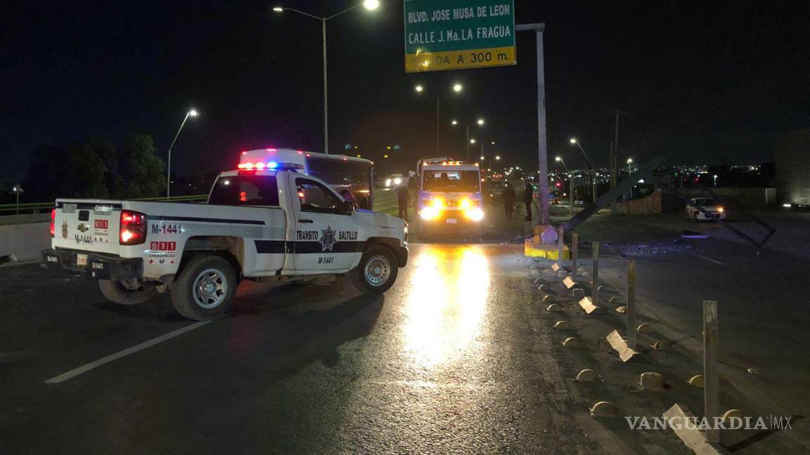 Conductor Choca Y Abandona Su Camioneta Al Norte De Saltillo