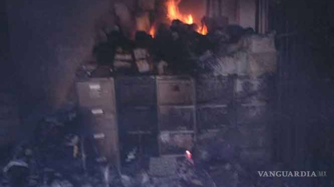 Encapuchados incendian oficina educativa en Chiapas
