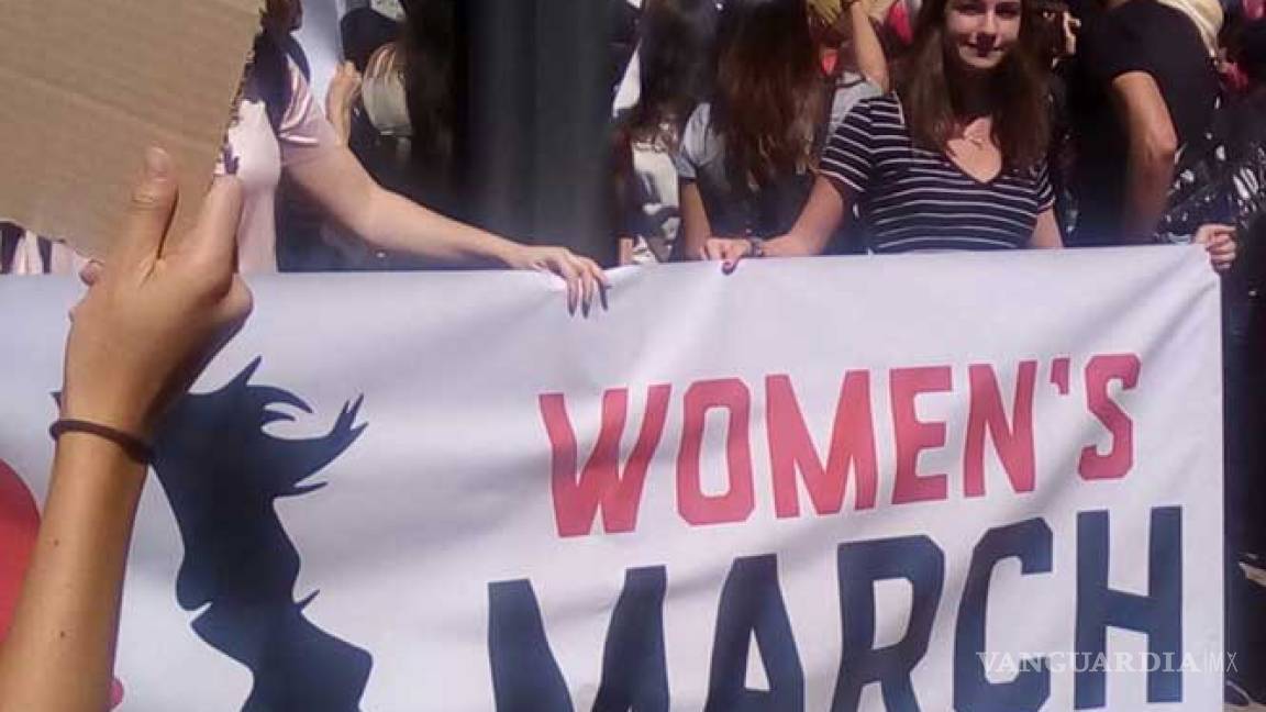 Mujeres se manifiestan frente a la Embajada de EU en México