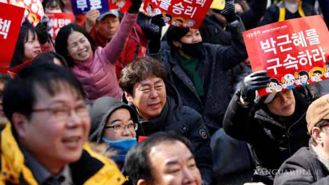 Se enfrentan simpatizantes y opositores por destitución de presidenta surcoreana