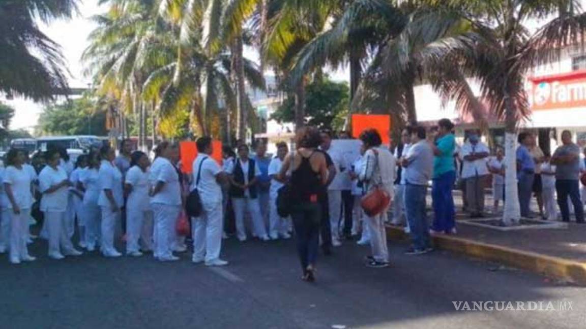 A paro indefinido, 20 mil trabajadores de Salud en Veracruz por falta de pagos