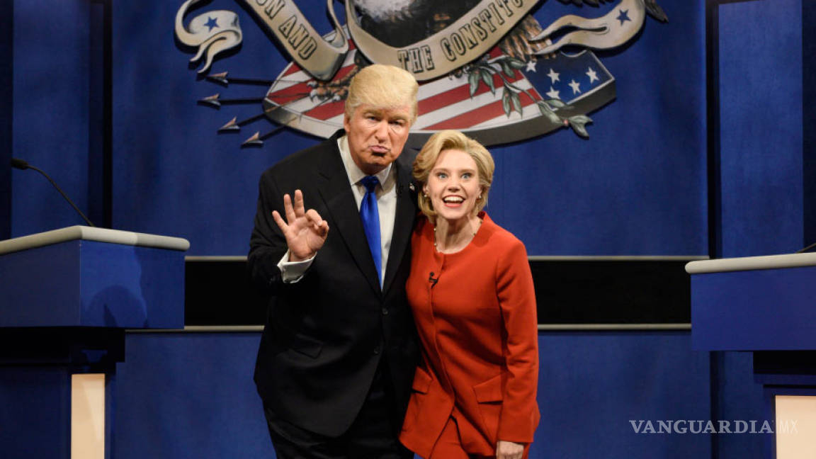 Alec Baldwin y Kate McKinnon imitan a Trump y Clinton