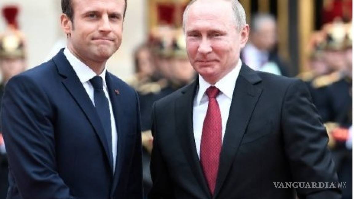 Putin se reúne con Macron en Versalles