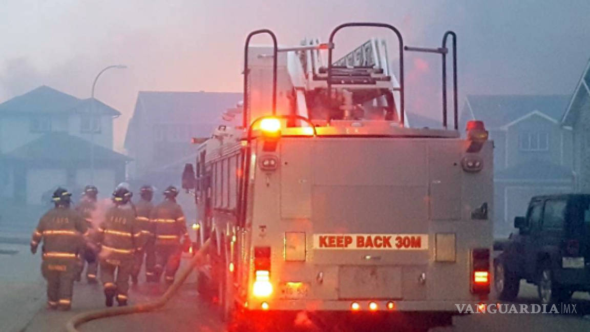 Más de 80 mil de personas evacuadas por incendios en Canadá