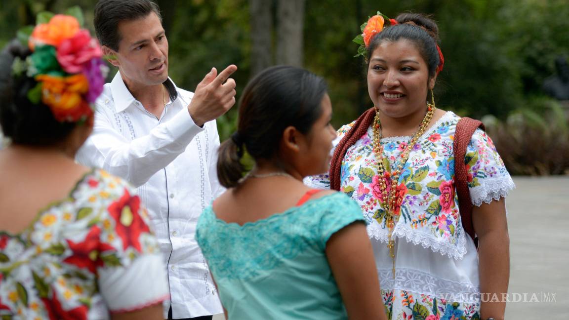 Peña Nieto invita a niña maya a visitar la Ciudad de México