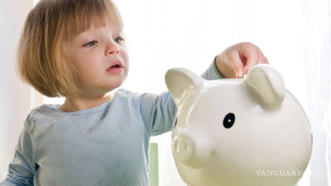 4 formas fáciles en las que puedes enseñar a los niños a ahorrar