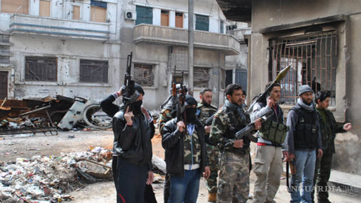 Fuerzas sirias recrudecen su ofensiva hacia Homs