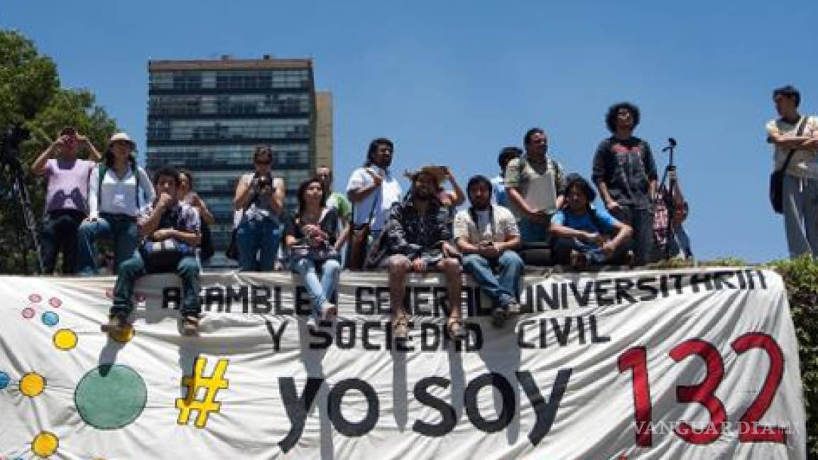 #YoSoy132 reporta desalojo con violencia del Zócalo