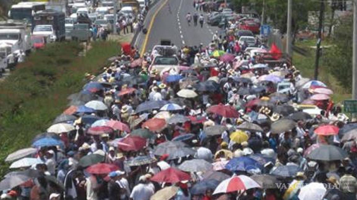 Maestros Bloquean La Autopista Del Sol