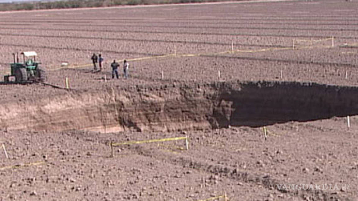 Aparecen enormes hoyos en ejidos de Coahuila