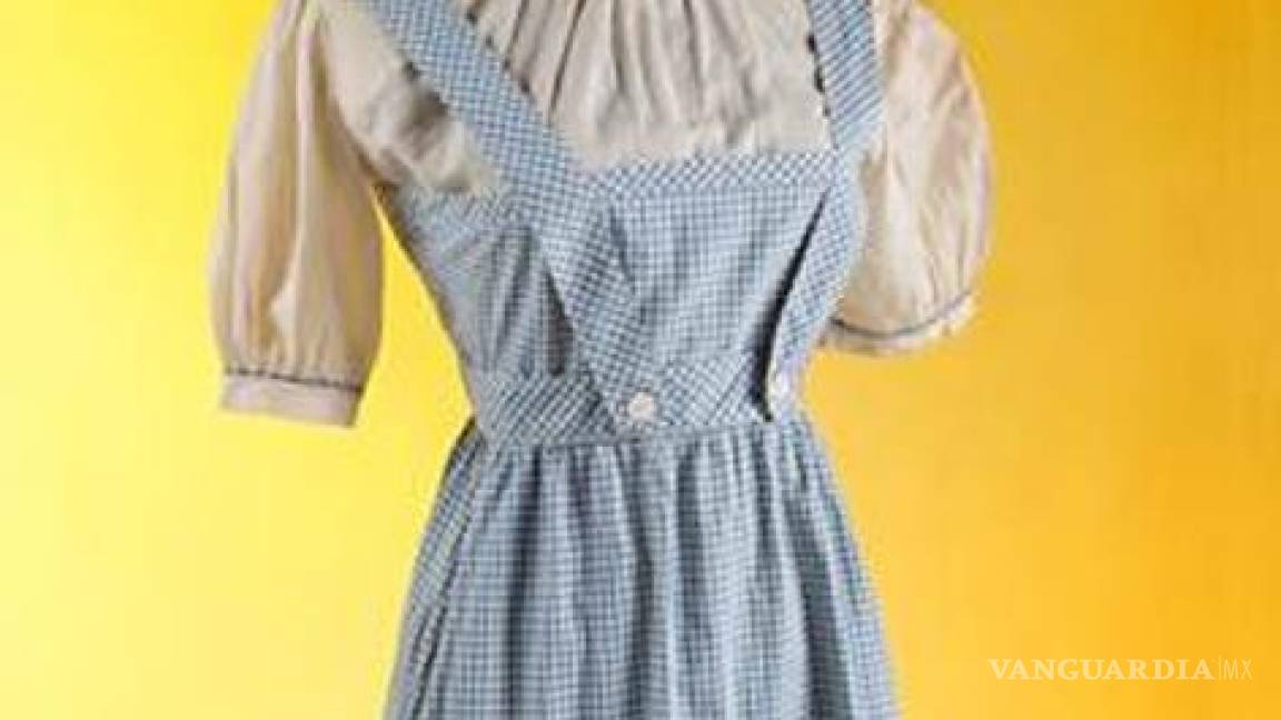 Subastan vestido de Dorothy en El Mago de Oz