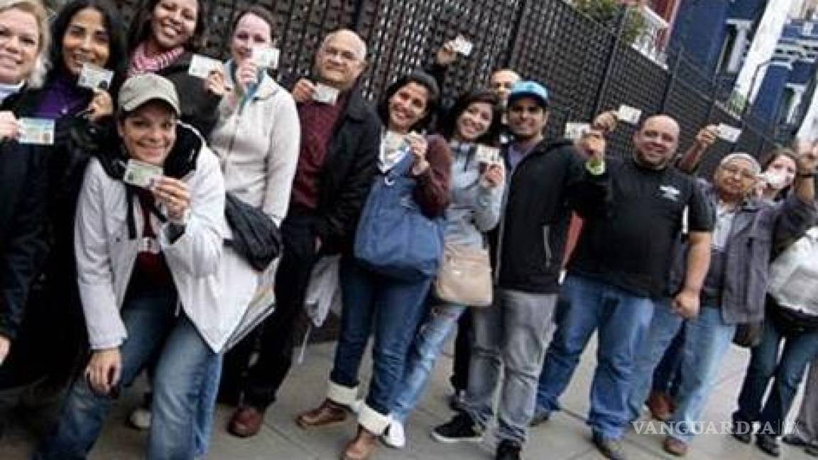 Siguen las filas en Venezuela pese a cierre de casillas