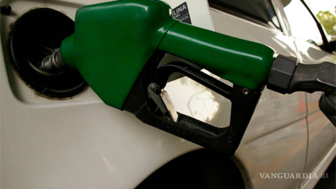 Avalan diputados tres años más de cobro adicional a gasolina