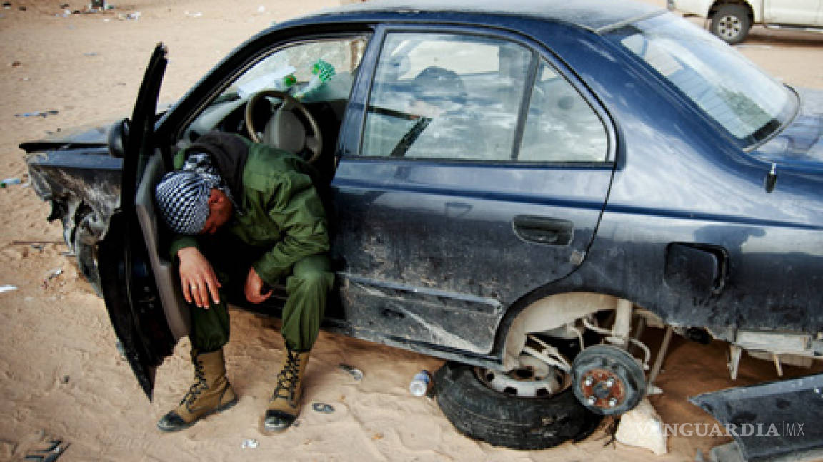 Atacan fuerzas de Gadafi el bastión rebelde en Bengazi