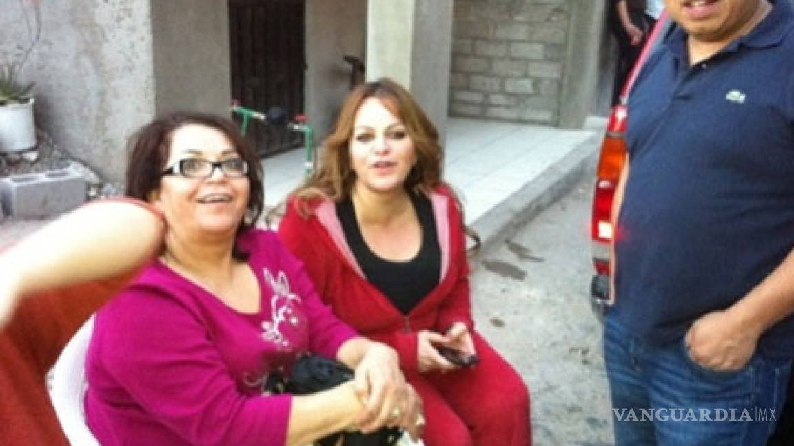 Jenny Rivera visita a su abuela en Hermosillo, Sonora