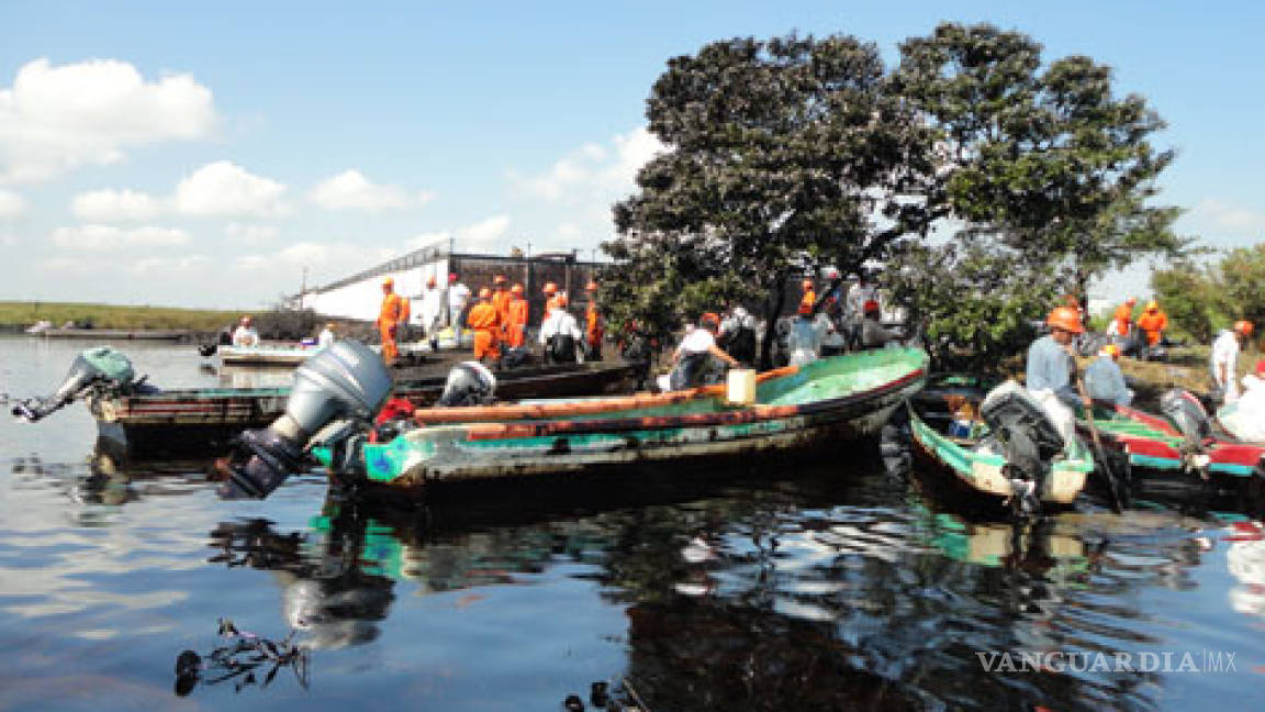 Evalúa Greenpeace río Coatzacoalcos tras derrame