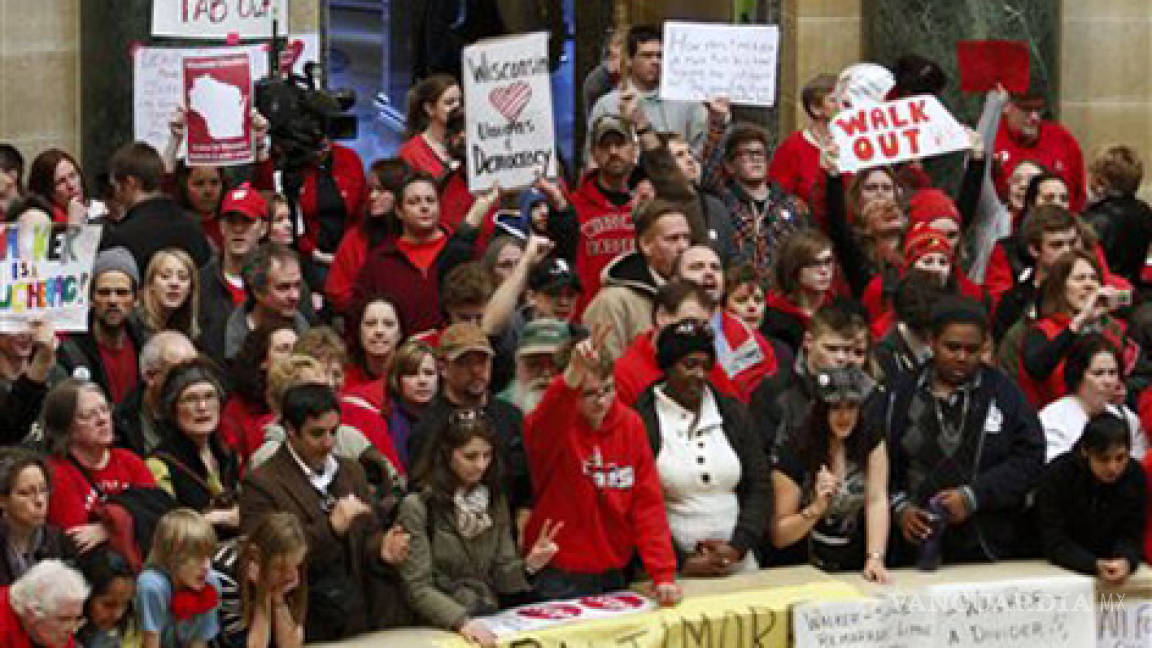 Crecen manifestaciones por los derechos sindicales en Wisconsin
