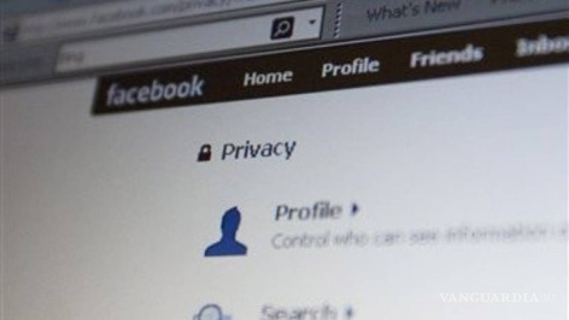 Facebook, sin consultar, cambia direcciones de usuarios