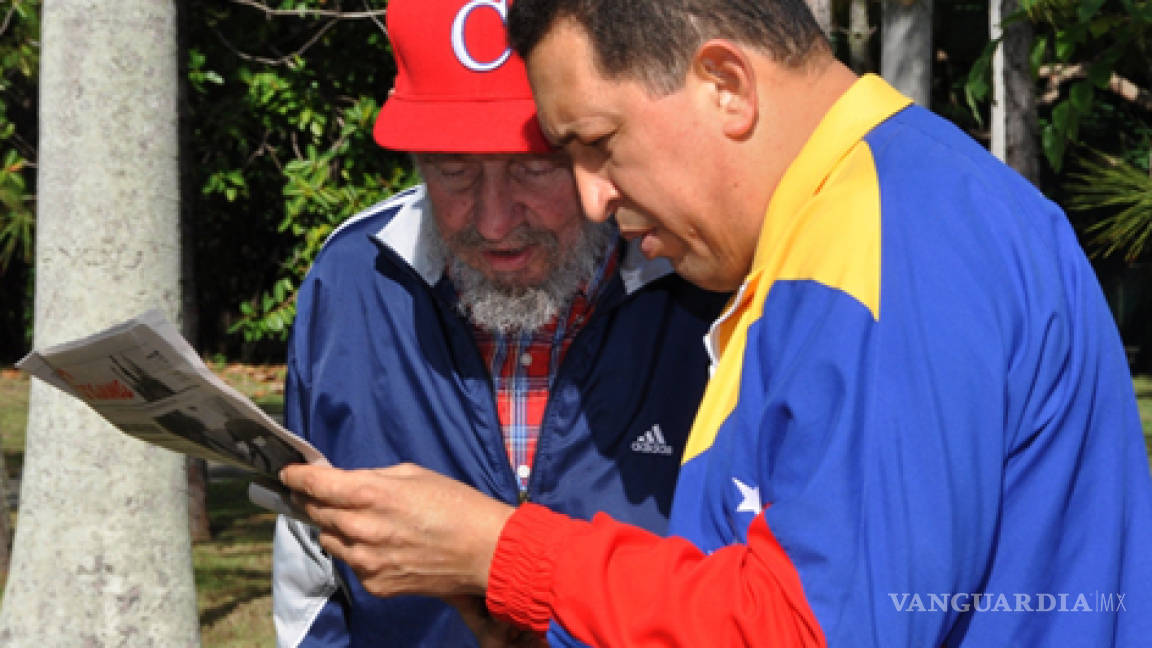Reaparece Hugo Chávez en reunión con su hija Rosinés y Fidel Castro en Cuba
