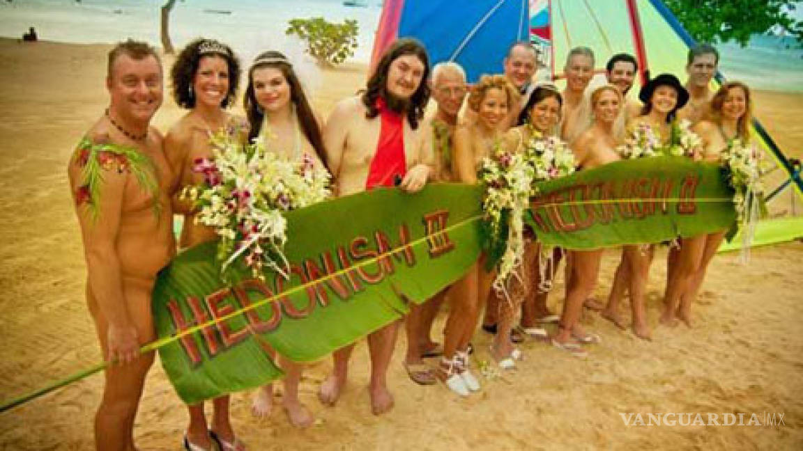 Turistas realizan bodas al desnudo en Jamaica