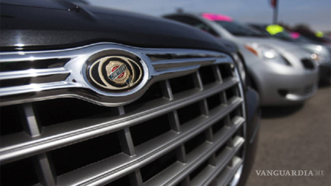Chrysler revisa fallas de Dodge Charger policial en EU