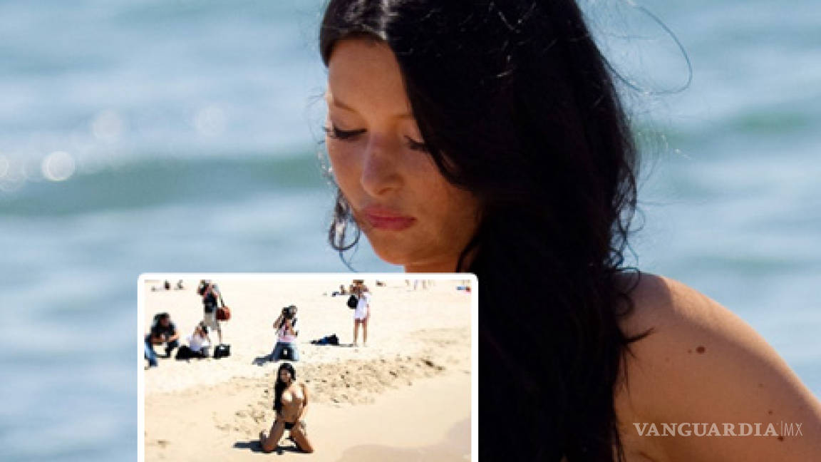 Actriz porno se desnuda en las playas de Cannes