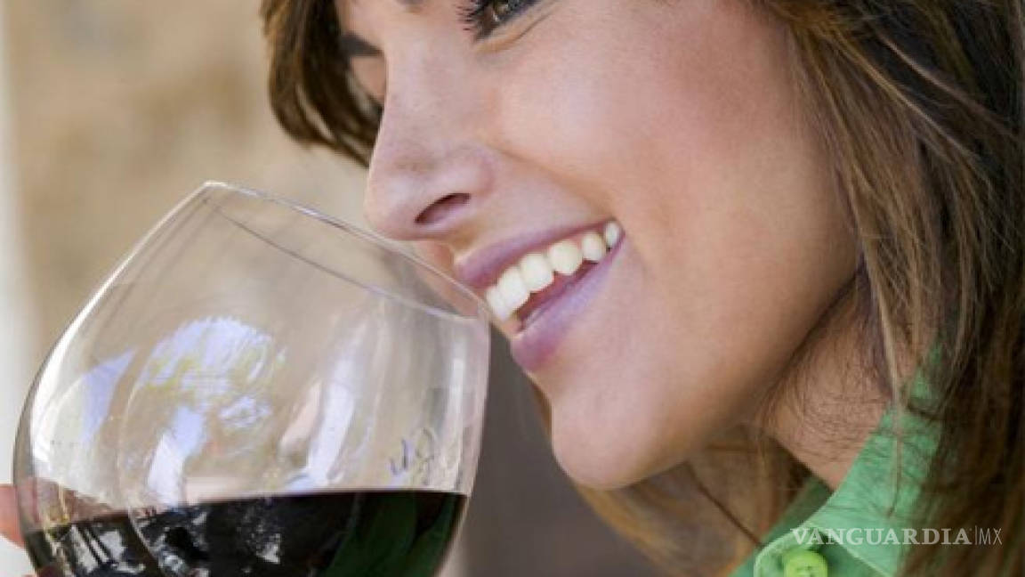 Consumo de alcohol en mujeres eleva el riesgo de cáncer de mama: estudio