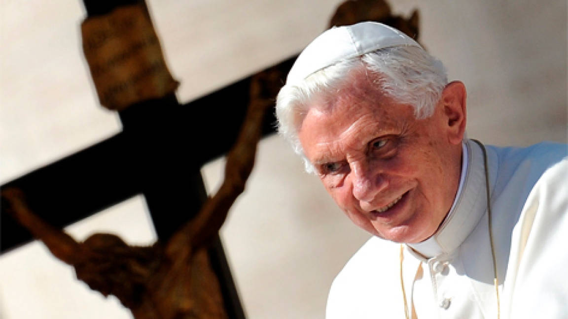 Benedicto XVI es un &quot;descubridor de pederastas&quot;: Lombardi