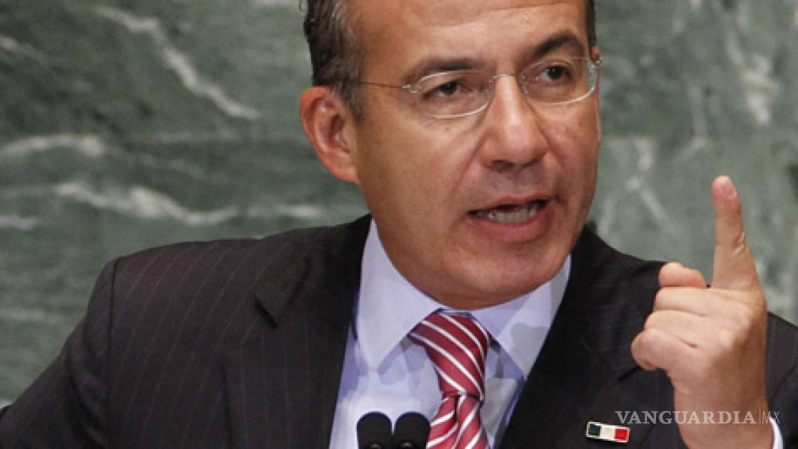 Calderón pide cambiar enfoque en lucha contra las drogas