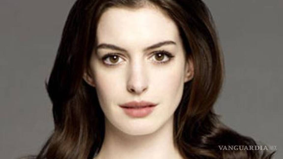 Anne Hathaway, devastada por fotos íntimas