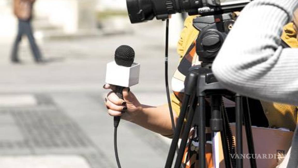 Jefe de Prensa del gobierno agredió a reportera de Canal 12 en Argentina