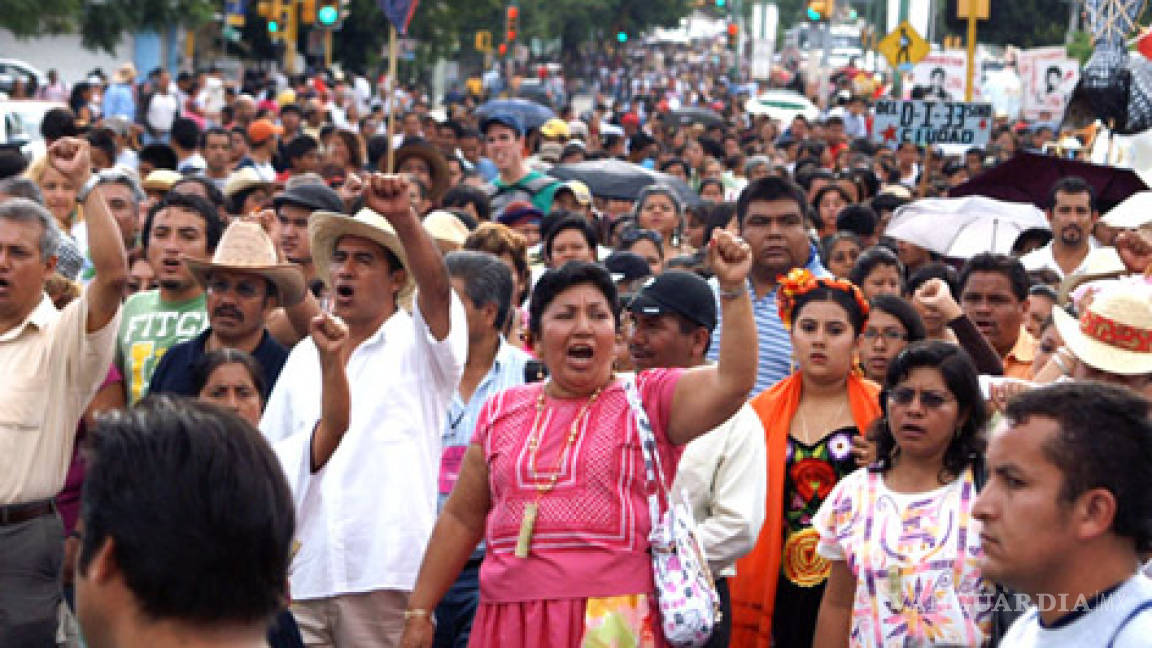 Marchan miles en Oaxaca contra reforma laboral