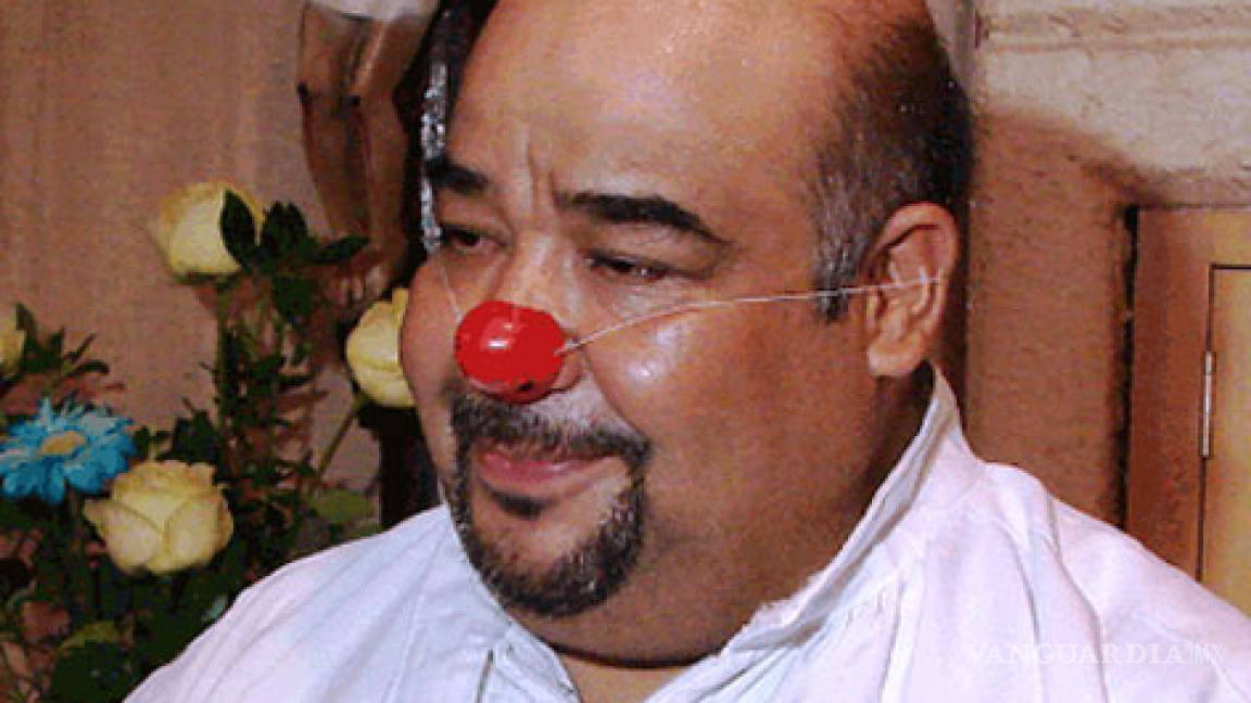 Alberto Meléndez, un sacerdote con nariz de payaso, lleva alegría al atribulado Ciudad Juárez