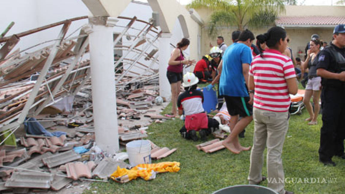 Se derrumba estructura metálica en Quinta, 16 lesionados