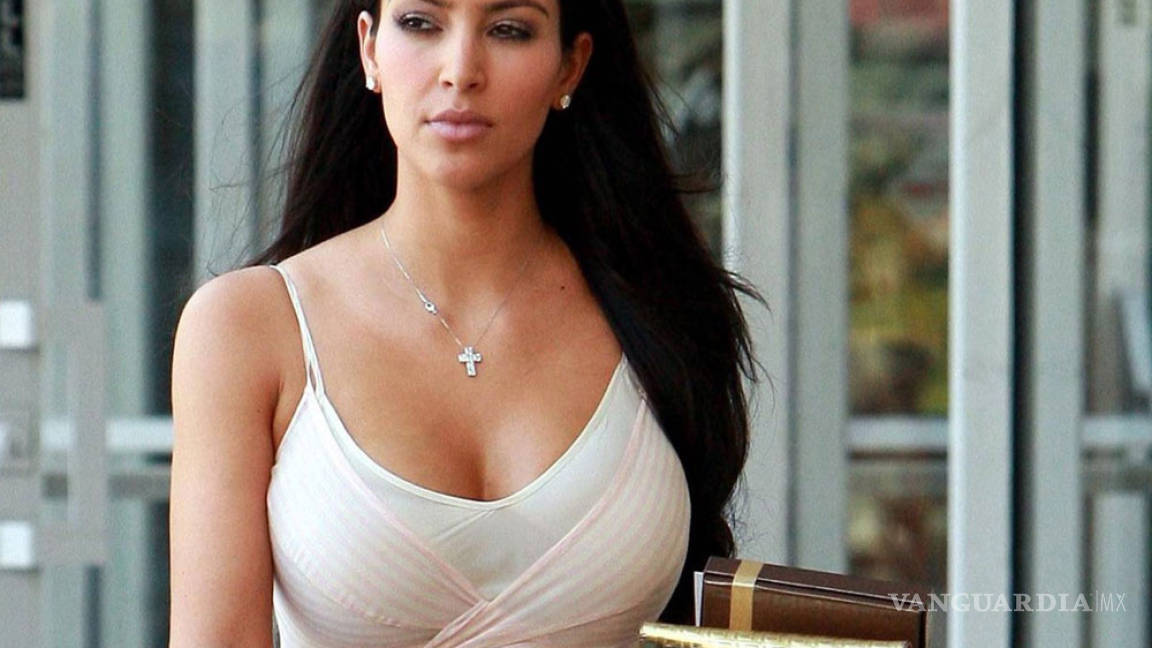 Kim Kardashian debutará en cine... con un vestido transparente y sin ropa interior