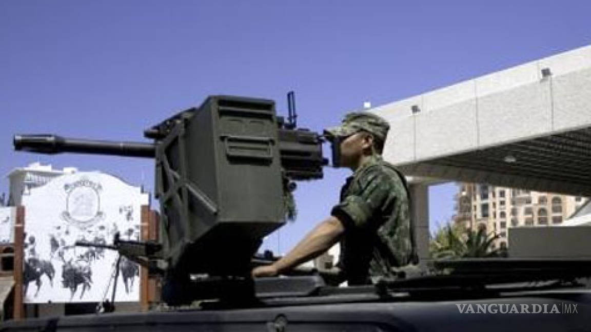 Infonavit usa tanqueta del Ejército para desalojar casas en Matamoros
