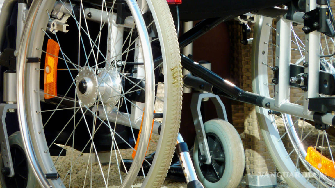 Estudiantes mexicanos crean silla de ruedas controlada por gestos