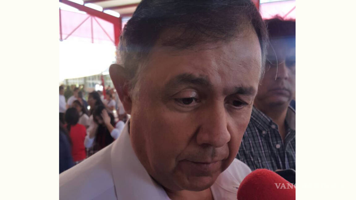 Encabeza Jesús Ochoa actos del día de la bandera en Torreón