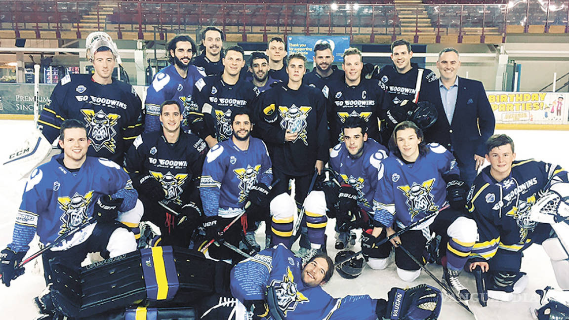 Bieber entrena hockey con el Manchester Storm