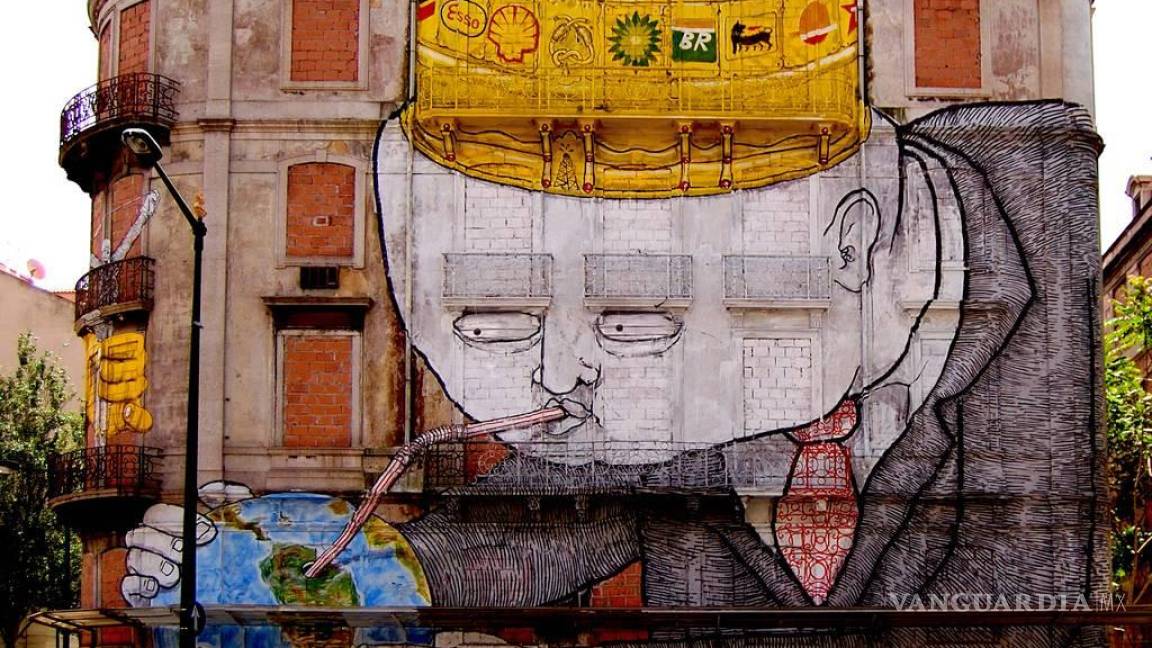 Blu, el Bansky italiano, borra sus murales como protesta