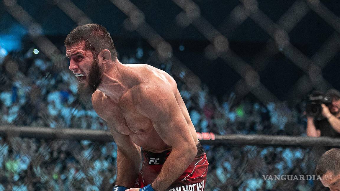 Islam Makhachev se corona campeón de peso ligero en UFC 280