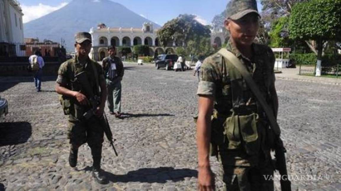 Manifestantes queman vivo a soldado en Guatemala