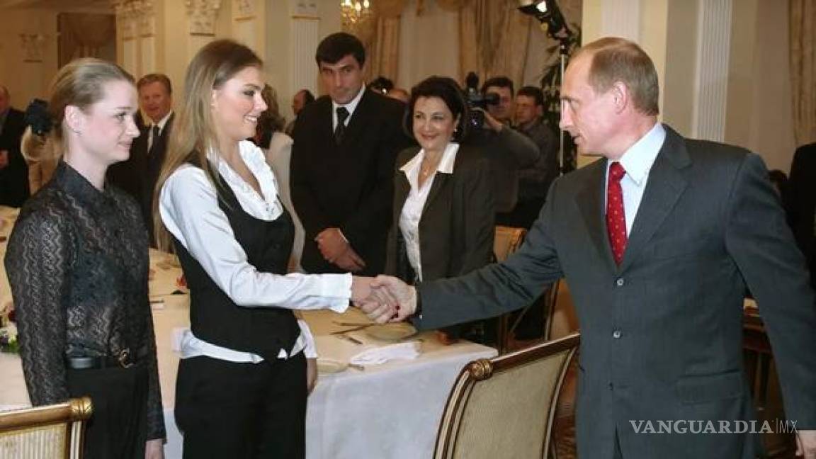 $!Putin hizo una declaración que dejó entrever la real posibilidad de un amorío. Tras separarse de su esposa y exazafata de Aeroflot, Lyudmila