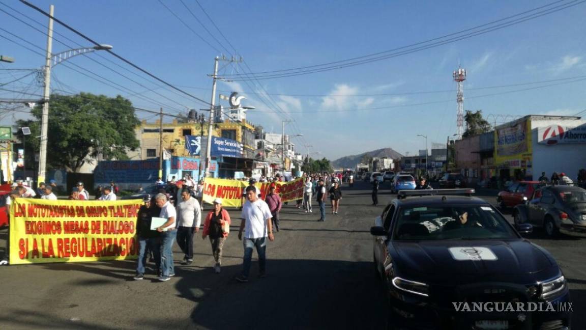 Mototaxistas de Tláhuac marchan para exigir su regulación