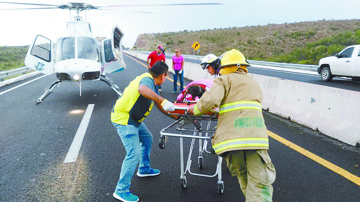 Vuelca familia saltillense en autopista a Torreón; muere niña