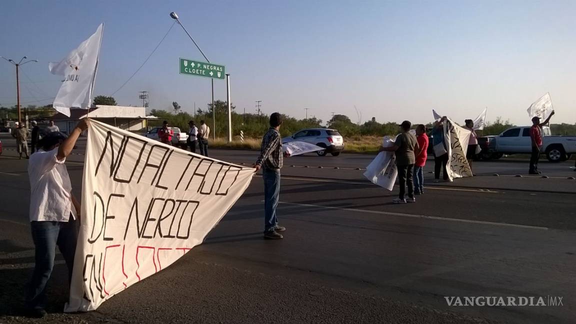 Bloquean carretera 57 en Sabinas por minas de carbón que ponen en riesgo a ciudadanos