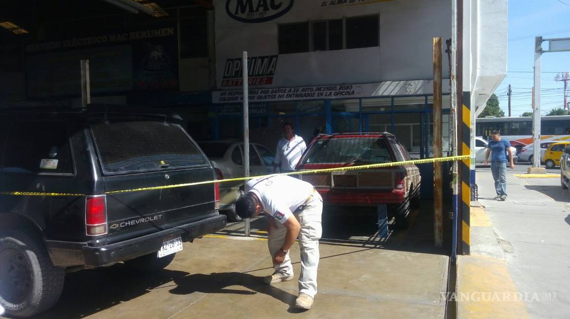$!Matan de dos balazos a propietario de taller en Torreón