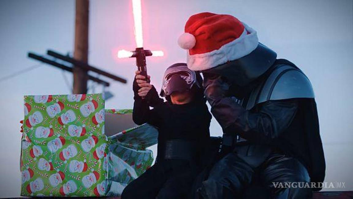 Darth Vader celebra junto a su nieto Kylo Ren la Navidad