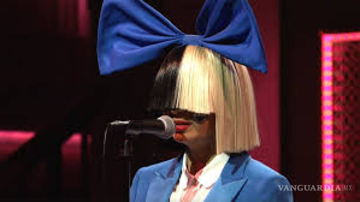 Sia se queda sin voz en concierto en vivo