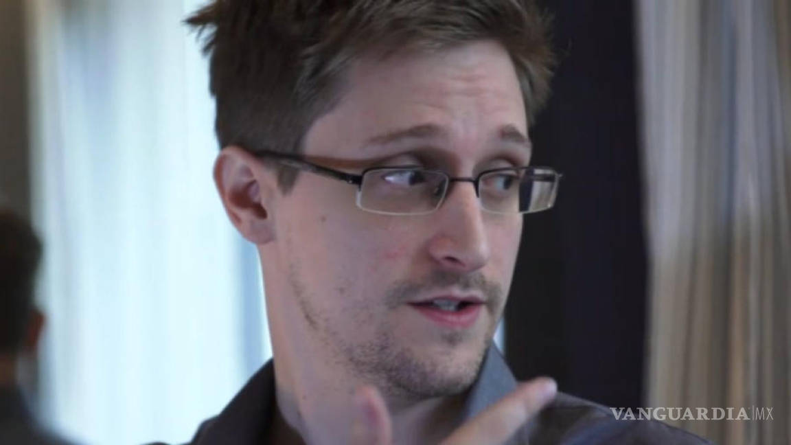 Espiar a periodistas y activistas es un crimen: Snowden